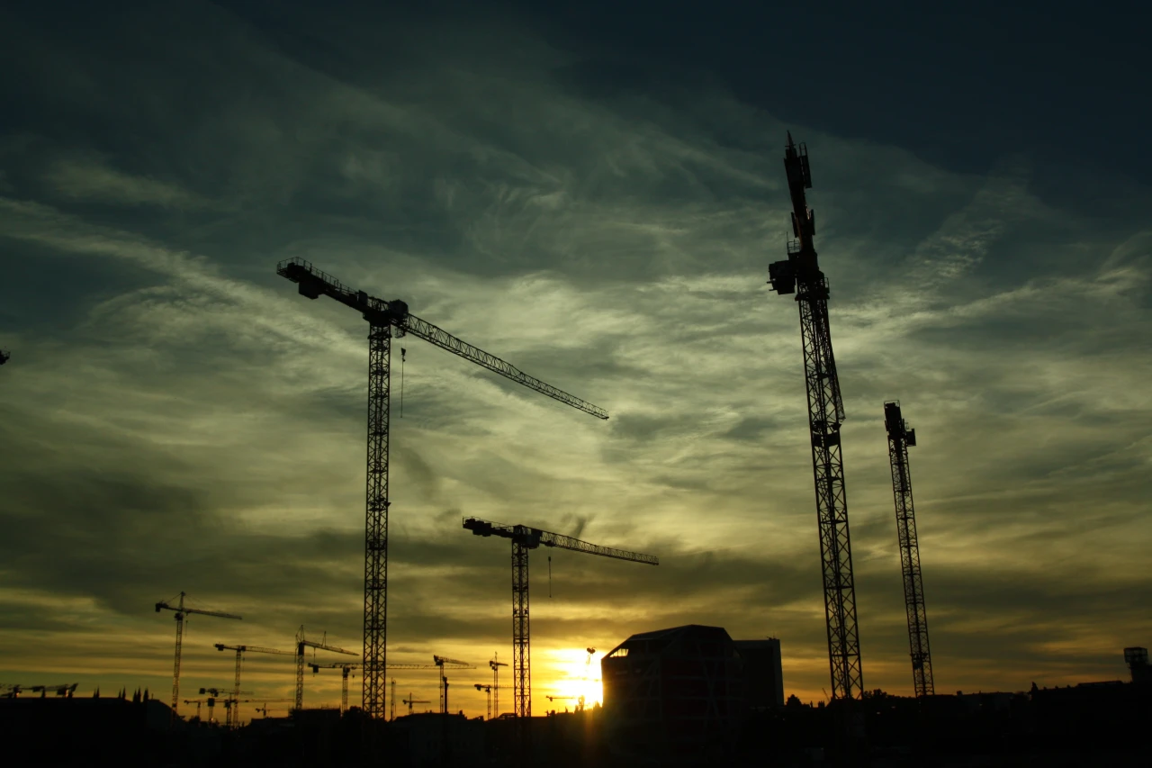 Cranes Silhouette - Weekly Industry News 15.6.20